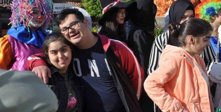 Gazipaşa’da engelli bireyler için yürdüler
