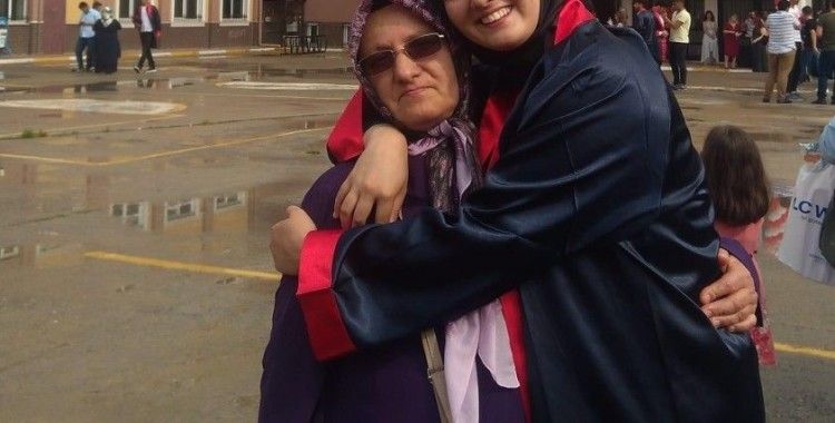 Trabzon’un Şalpazarı ilçesinde bir kadın evinin önünde silahla kafasından vurulmuş olarak bulundu