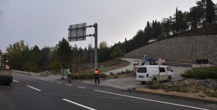 Devam eden yol çalışmaları trafiğin akışını etkiledi
