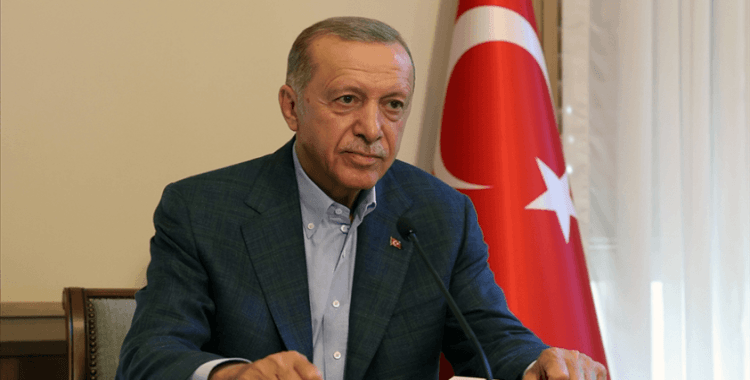 Cumhurbaşkanı Erdoğan, Beşiktaş Kulübünün yeni başkanı Arat'ı kutladı