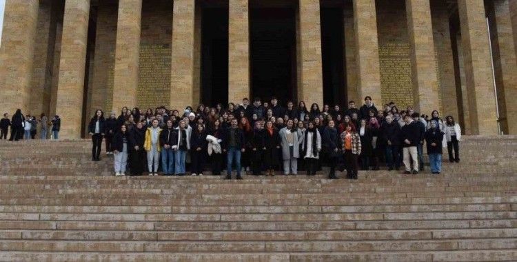 Çınar Akademi öğrencileri Anıtkabir’i ziyaret etti
