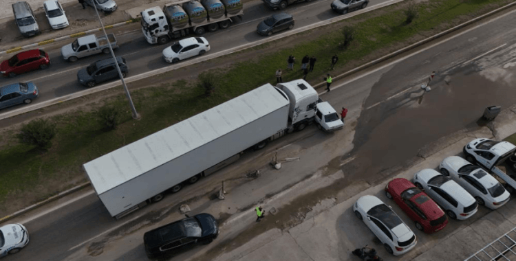 Milas’ta otomobil ile tır çarpıştı