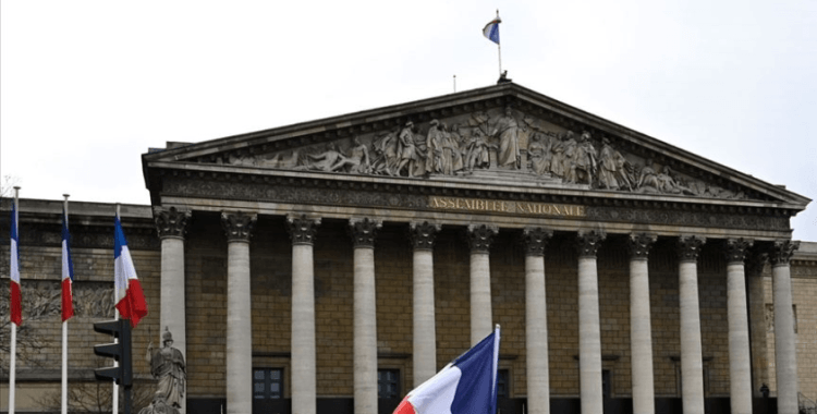 Fransa'da hükümetten 'Müslüman karşıtı' gazeteciye polis koruması