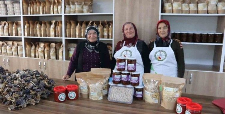 En lezzetli kışlık ürünler kadınların ellerinden
