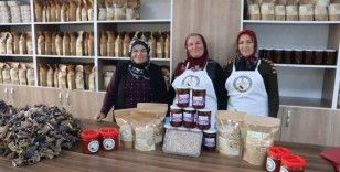 En lezzetli kışlık ürünler kadınların ellerinden
