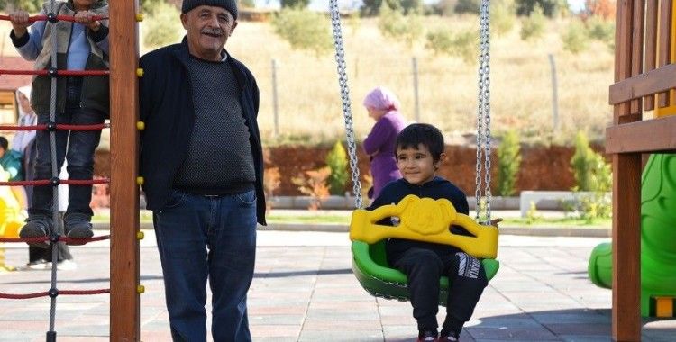 Kahramanmaraş Yenikent’e çocuk oyun alanı
