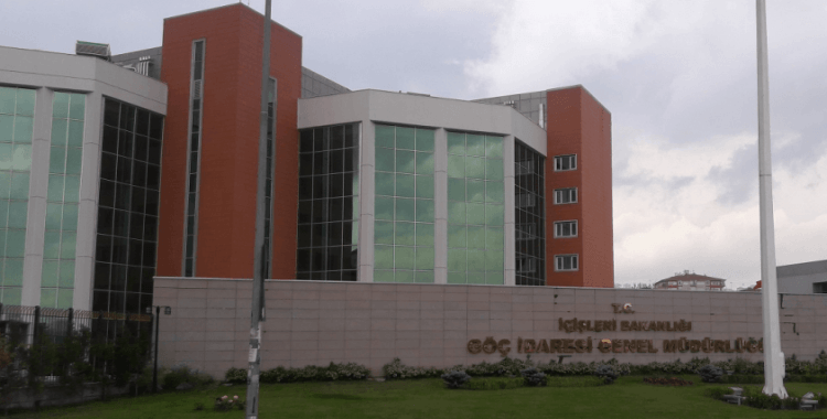Göç İdaresi Başkanlığı, geçici koruma statüsündeki Suriyelilere yönelik vize ve ikamet başvurularında kısıtlamalar getiriyor