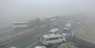 Ağrı'da 7 aracın karıştığı zincirleme trafik kazasında 19 kişi yaralandı