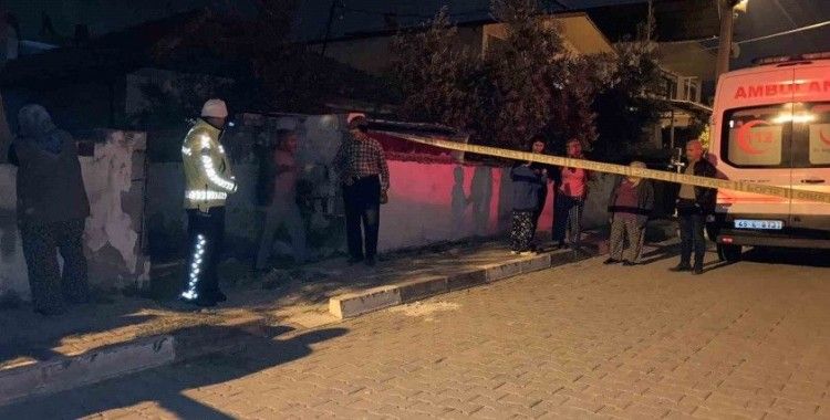 Tamir etmeye çalıştığı sundurmanın altında hayatını kaybetti
