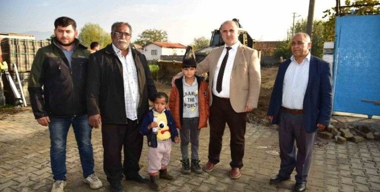 Acarlar’da yollar hem yenileniyor hem de yeşilleniyor
