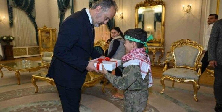 Filistinli çocuklardan Başkan Aktaş’a ziyaret
