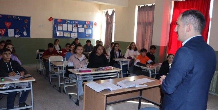 Çıldır Kaymakamı İpek, DYK kurslarını ziyaret etti
