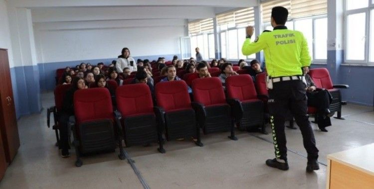 Emniyetten öğrencilere trafik eğitimi
