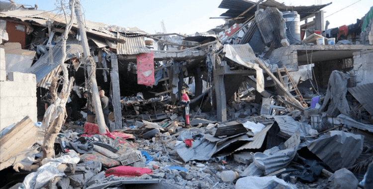 İsrail'in Gazze'nin orta ve güneyine düzenlediği saldırılarda 50 kişi öldürüldü