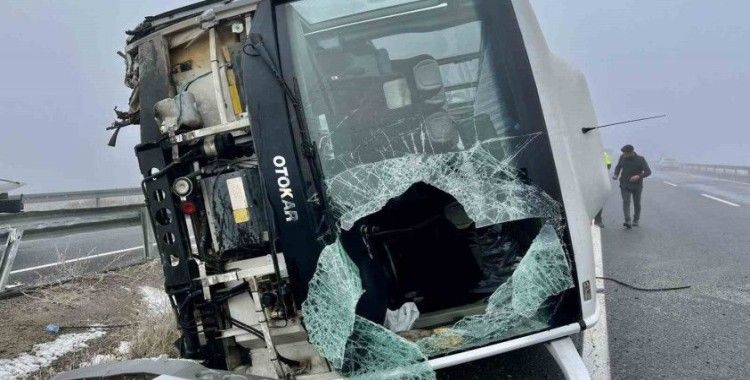 Ağrı’da sis kazayı beraberinde getirdi: 19 yaralı
