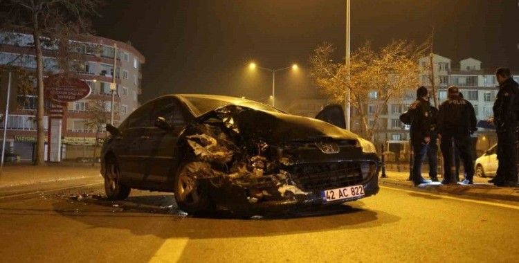 Kaza yaptı, hasar gören otomobili bırakıp kaçtı
