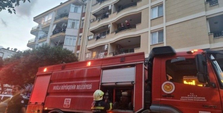 Ocakta unutulan tava evi yakıyordu
