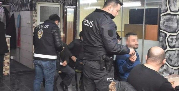 Erzincan’da aranması bulunan 42 kişi ve 68 düzensiz göçmen yakalandı
