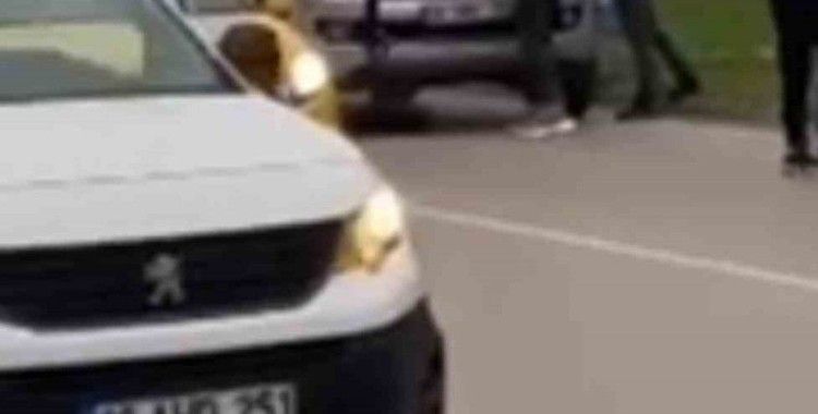 Seyir halindeki araç alev aldı