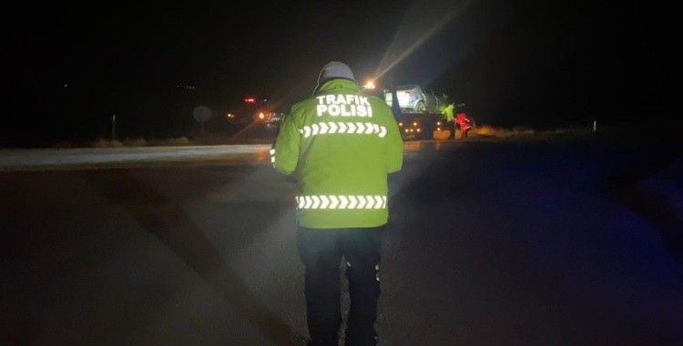 Şarampole uçan otomobil takla attı: 3 yaralı
