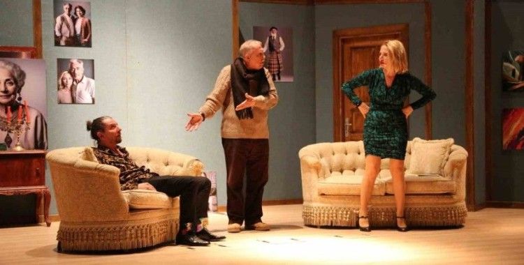 "Evlilik Hipnozu" tiyatrosu beğeni topladı
