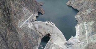 Yapımı 9 yıl süren Türkiye’nin en yüksek barajı yeni yıla enerji üretimiyle girecek
