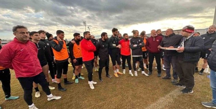 Alem gençlikten Naz-Naz’a baklava dopingi
