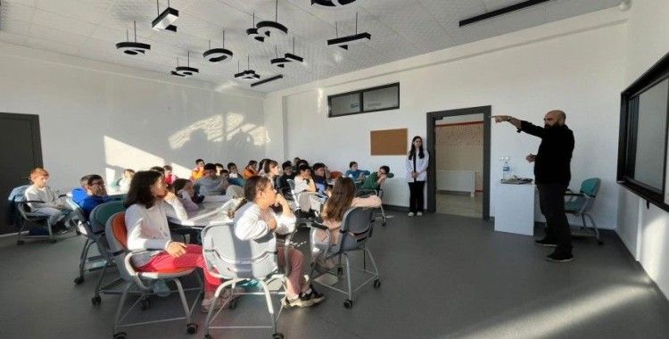 Canik’te öğrencilere akademisyenlerden eğitim
