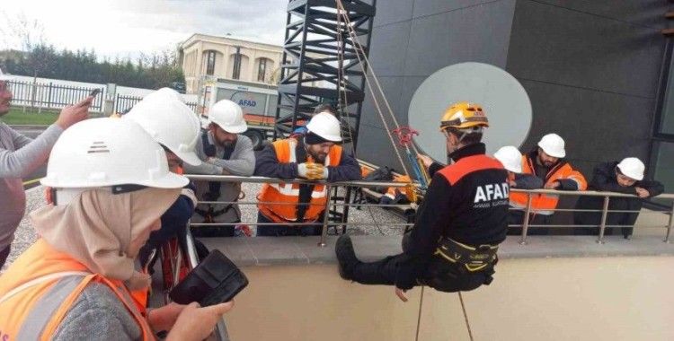 Kütahya 30 Ağustos OSB ekibine “Hafif Arama Kurtarma” eğitimi verildi