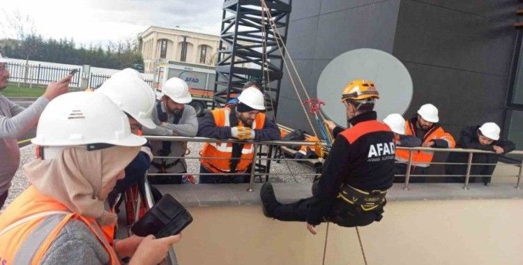 Kütahya 30 Ağustos OSB ekibine “Hafif Arama Kurtarma” eğitimi verildi
