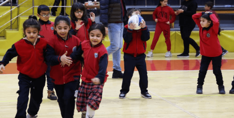 Elazığ’da geleneksel ‘yakan top’ turnuvası