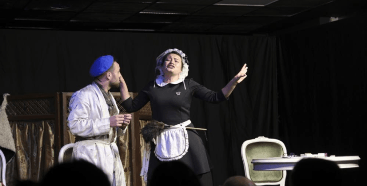 Öğrencilerin sergiledikleri tiyatro oyunu beğeni topladı