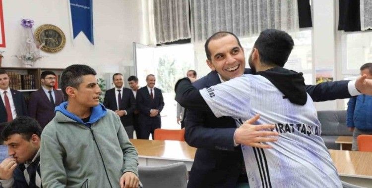 Vali Taşolar’dan engelli Kur’an kursu öğrencilerine moral ziyareti
