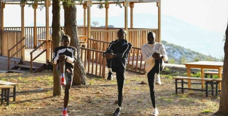 Maraton koşucuları Darısekisi Örnek Köyü’nde antrenman yaptı