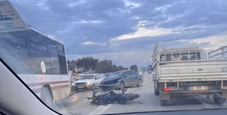 Yolunda giderken kazaya denk gelen motosiklet sürücüsü ağır yaralandı