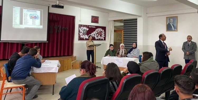 Çıldır ÇPL’de sosyal medya temalı münazara
