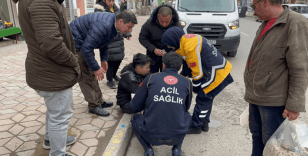Hafif ticari aracın çarptığı genç yaralandı