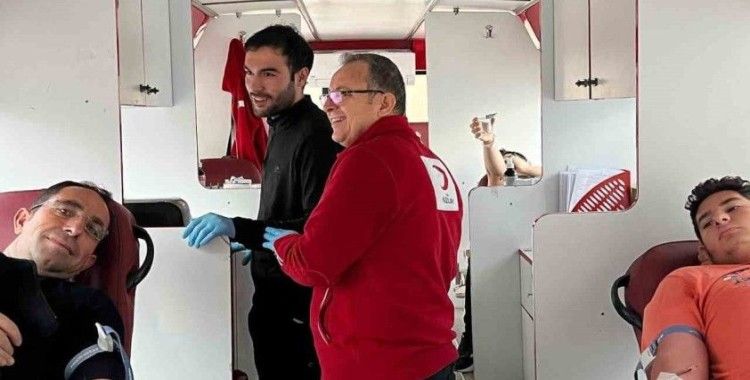 Öğrenciler kan bağışında bulundu
