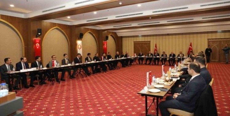 Vali Çelik: "Düzensiz göçle mücadelemiz kararlılıkla devam edecek"
