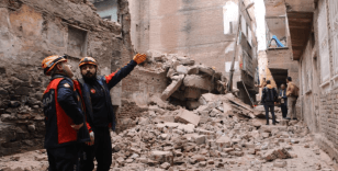 Diyarbakır’da boş bina kendiliğinden çöktü