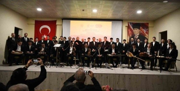 Lapseki’de Cumhuriyetin 100’üncü yılında Musiki konseri düzenlendi
