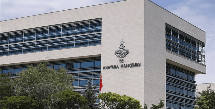 Anayasa Mahkemesi, TCK'deki "örgüt üyesi olmamakla birlikte örgüt adına suç işleme" suçunu düzenleyen hükmü iptal etti