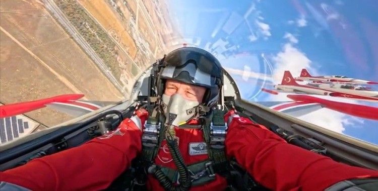 Hava Kuvvetleri Komutanı Orgeneral Kadıoğlu 'Türk Yıldızları' ile uçtu