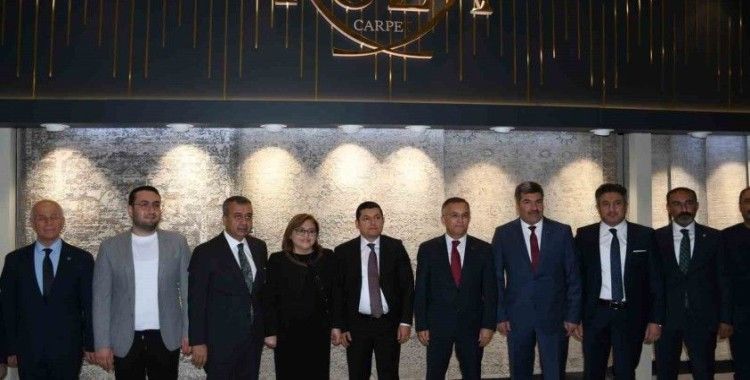 Çeber ve Şahin Gaziantepli halıcılara moral verdiler
