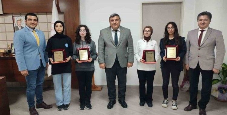 Türkiye Münazara Yarışmasında Türkiye 3’ncüsü oldular
