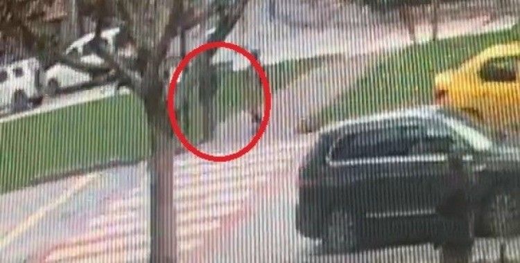 Yaya geçidinde ölümüne sürdü...Yaya böyle havalandı
