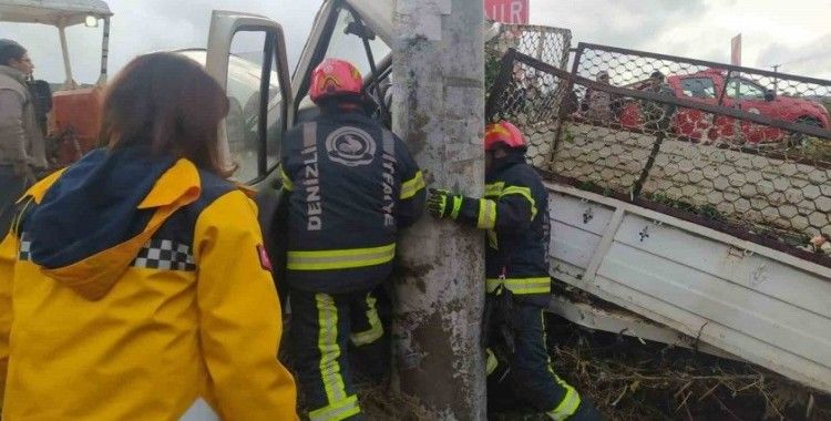 Yağışta kontrolden çıkan kamyonet elektik direğine çarptı: 1 ölü, 1 yaralı
