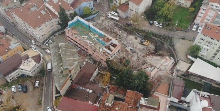 Bursa’daki deprem sonrası yetkililer harekete geçti, tarihi okul yıkılıyor
