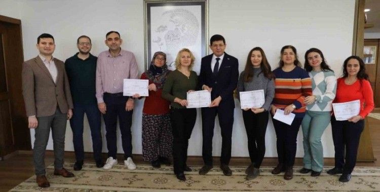 Başkan Özcan İngilizce kursunu tamamlayan personeli tebrik etti
