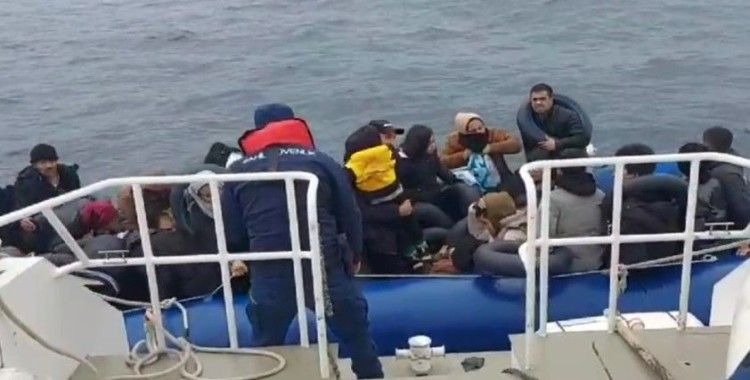 Ayvalık açıklarında 91 düzensiz göçmen yakalandı geri itilen 38 düzensiz göçmen ise kurtarıldı
